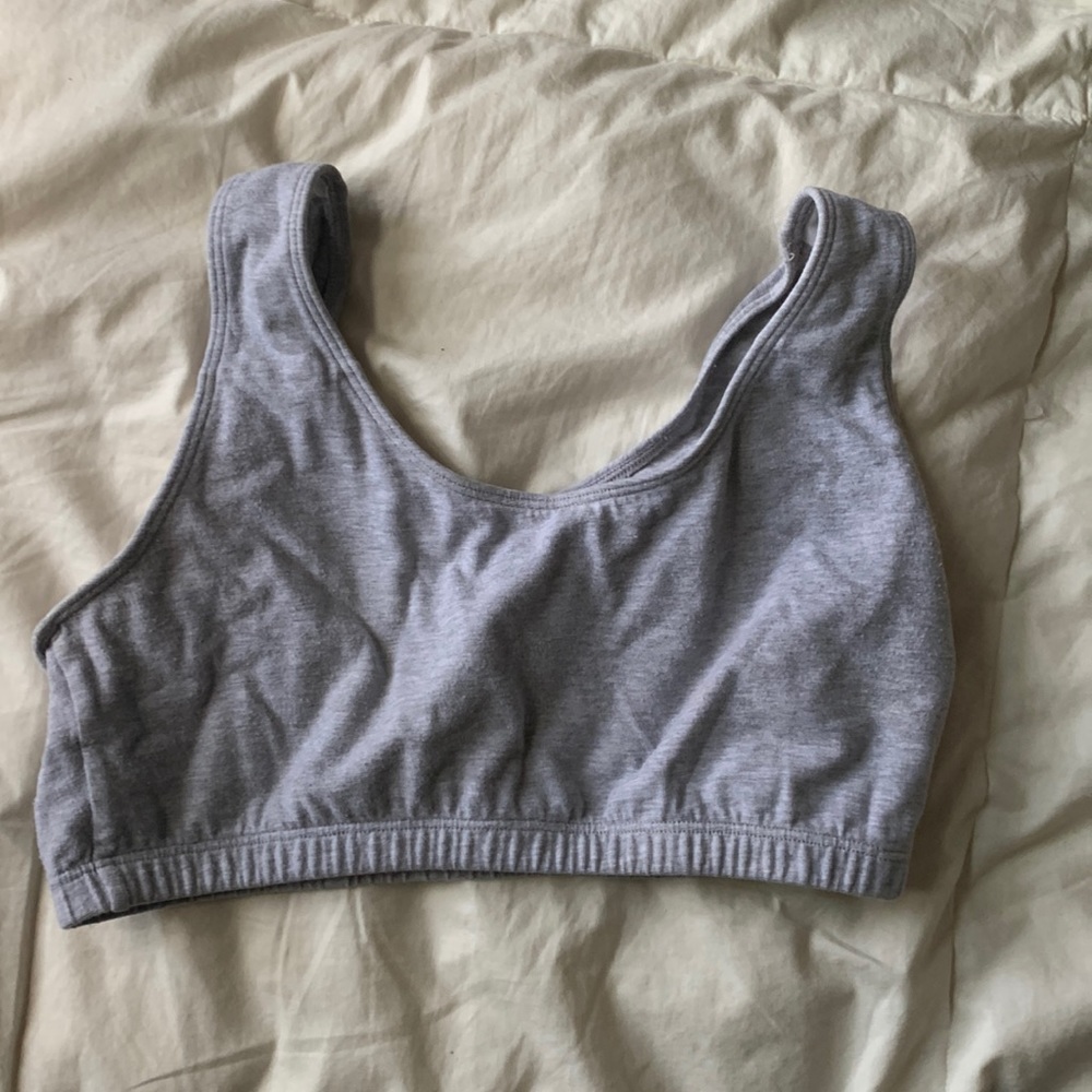 grey tank top